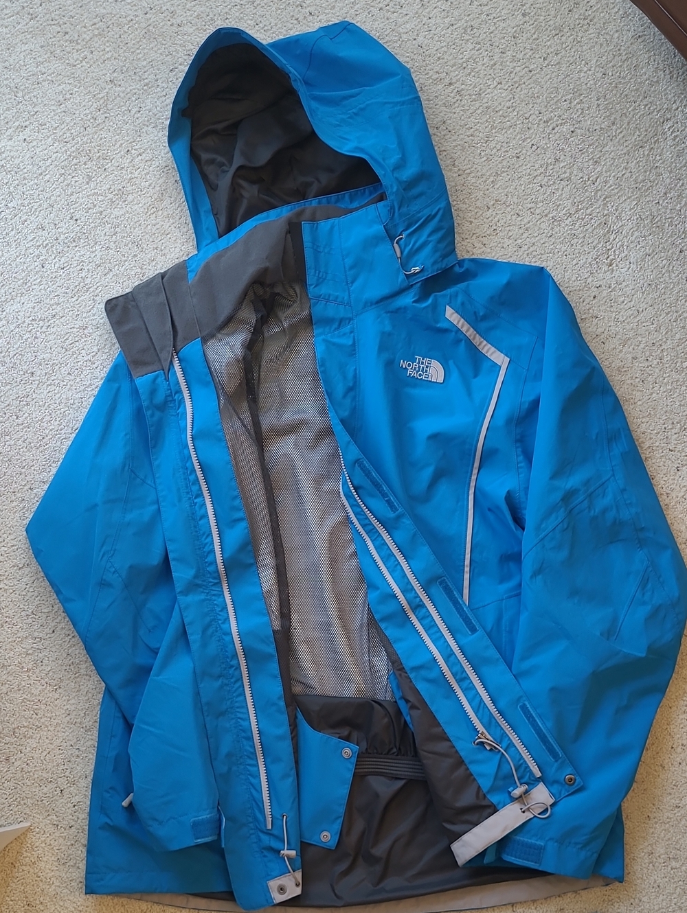 The North Face Men’s Bright Blue Hooded Rain Jacket